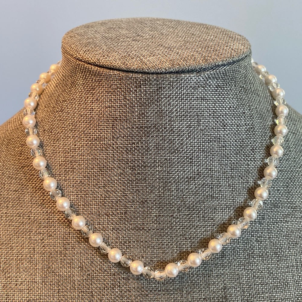 Vintage Style Pearl/Crystal Necklace